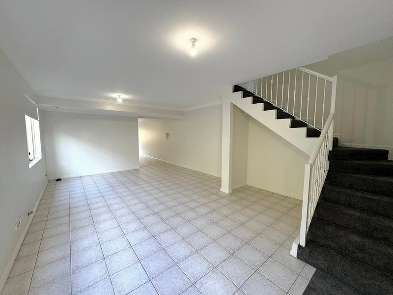 Photo - 2/225 Woniora Road, Blakehurst NSW 2221 - Image 3