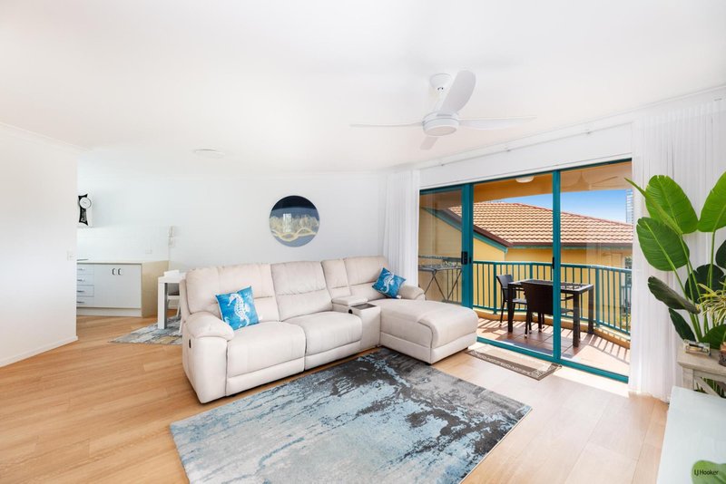 Photo - 22/27-29 Dutton Street, Coolangatta QLD 4225 - Image 4