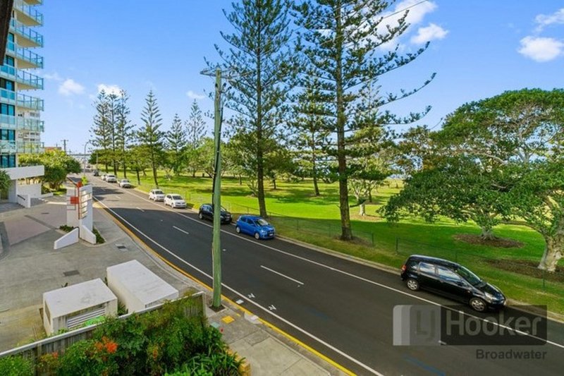 Photo - 2/228 Marine Parade, Labrador QLD 4215 - Image 9