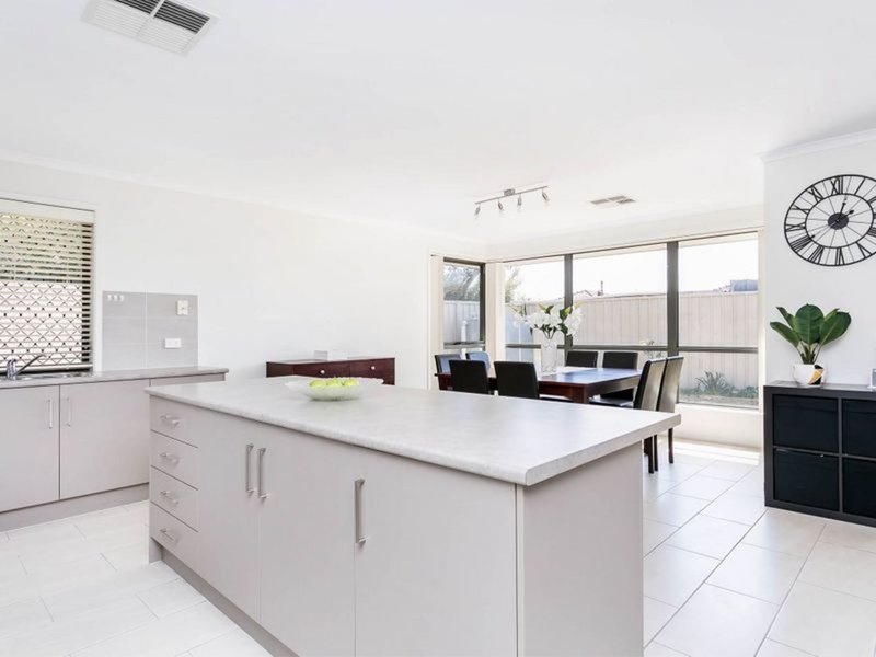 2/22a Alfred Avenue, Seaton SA 5023