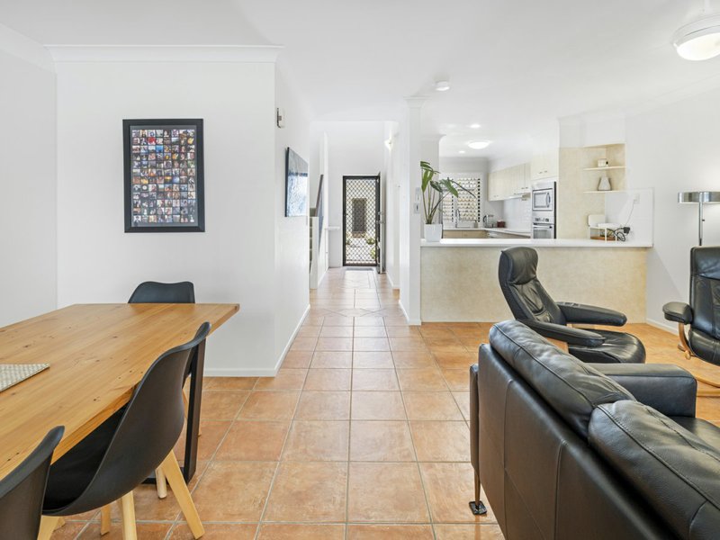 Photo - 2/23-25 Bauer Street, Southport QLD 4215 - Image 6