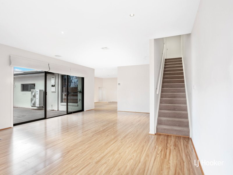 Photo - 223 Aspinall Street, Watson ACT 2602 - Image 2