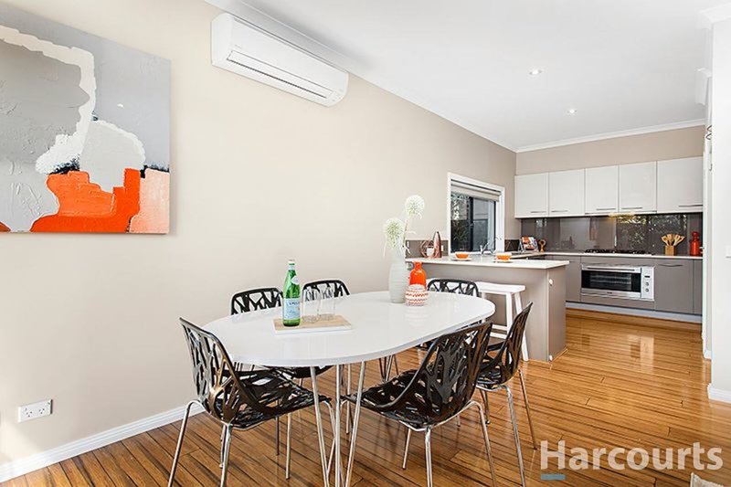 Photo - 2/23 Barlyn Road, Mount Waverley VIC 3149 - Image 3