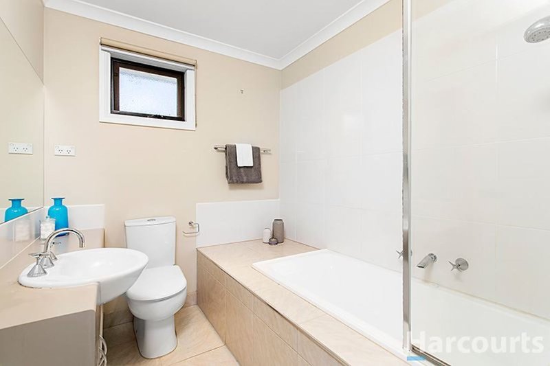 Photo - 2/23 Barlyn Road, Mount Waverley VIC 3149 - Image 5