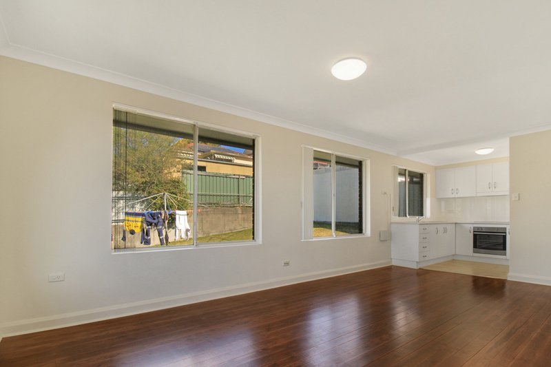 Photo - 2/23 Beatus Street, Unanderra NSW 2526 - Image 3