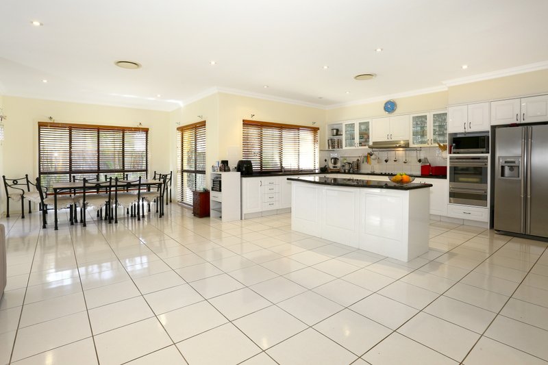 Photo - 223 Crestwood Drive, Molendinar QLD 4214 - Image 3