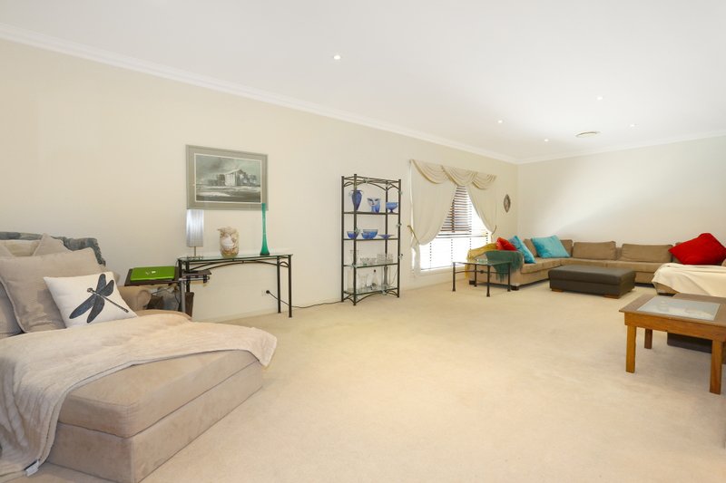 Photo - 223 Crestwood Drive, Molendinar QLD 4214 - Image 7