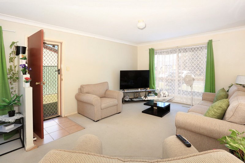 Photo - 2/23 Crystal Reef Drive, Coombabah QLD 4216 - Image 2