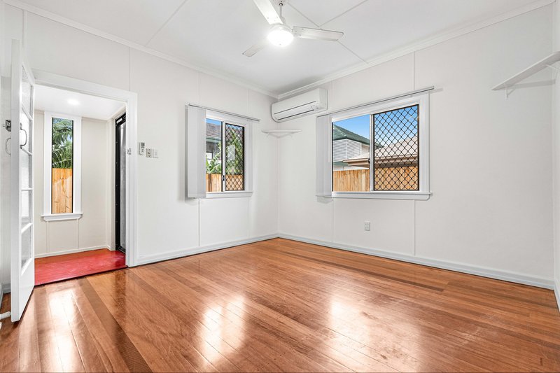 Photo - 2/23 Faine Street, Manly West QLD 4179 - Image 4