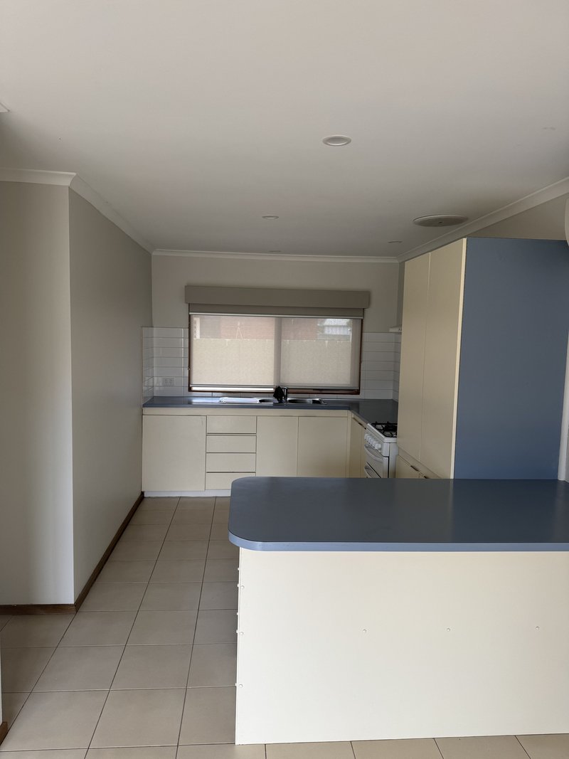 Photo - 2/23 Hume Avenue, Melton South VIC 3338 - Image 4