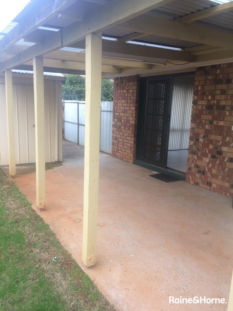 Photo - 2/23 Hume Avenue, Melton South VIC 3338 - Image 15