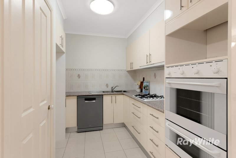 Photo - 2/23 Manchester Grove, Glen Huntly VIC 3163 - Image 3