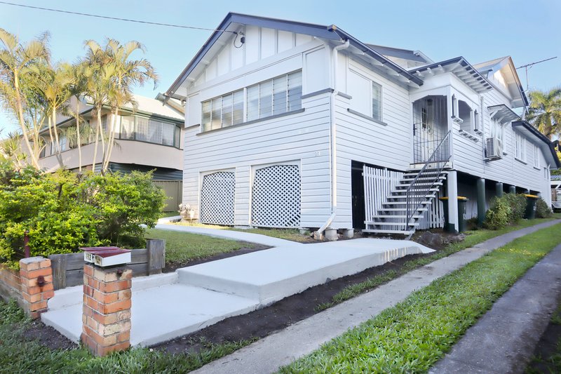 Photo - 2/23 Maynard Street, Woolloongabba QLD 4102 - Image 1