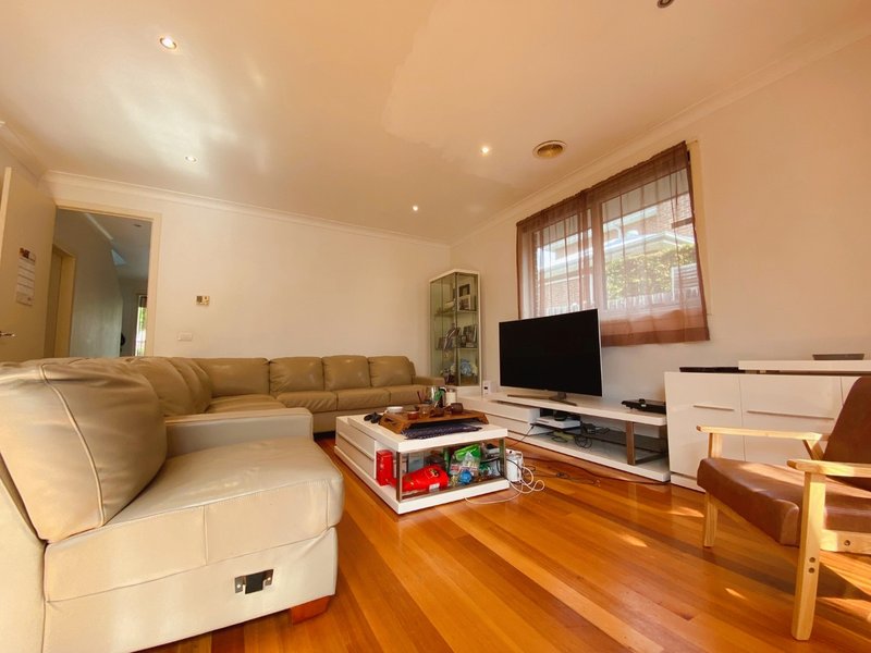 Photo - 2/23 Montgomery Avenue, Mount Waverley VIC 3149 - Image 4