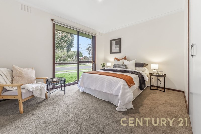 Photo - 2/23 Purley Drive, Dandenong North VIC 3175 - Image 5