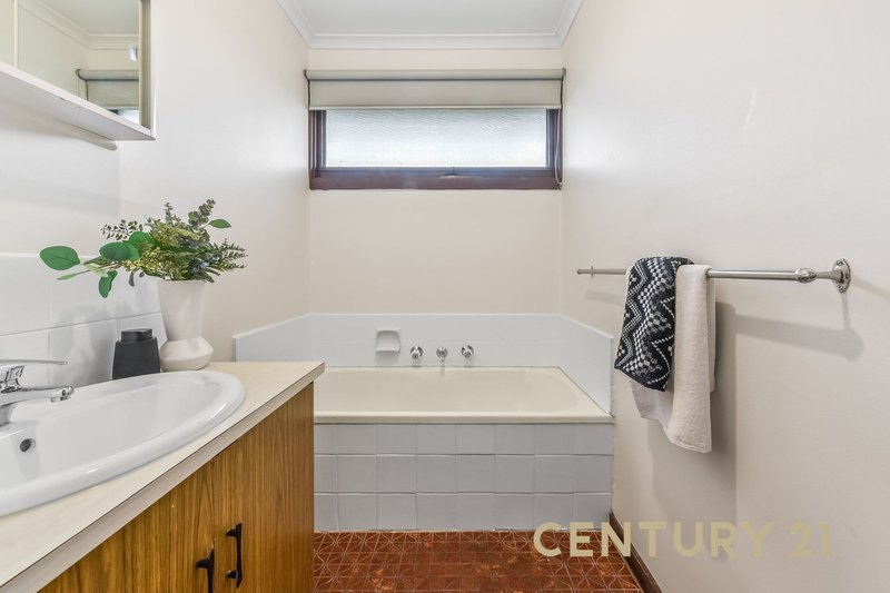 Photo - 2/23 Purley Drive, Dandenong North VIC 3175 - Image 9