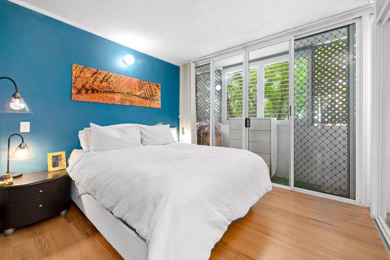 Photo - 2/23 Quinton Street, Kangaroo Point QLD 4169 - Image 4