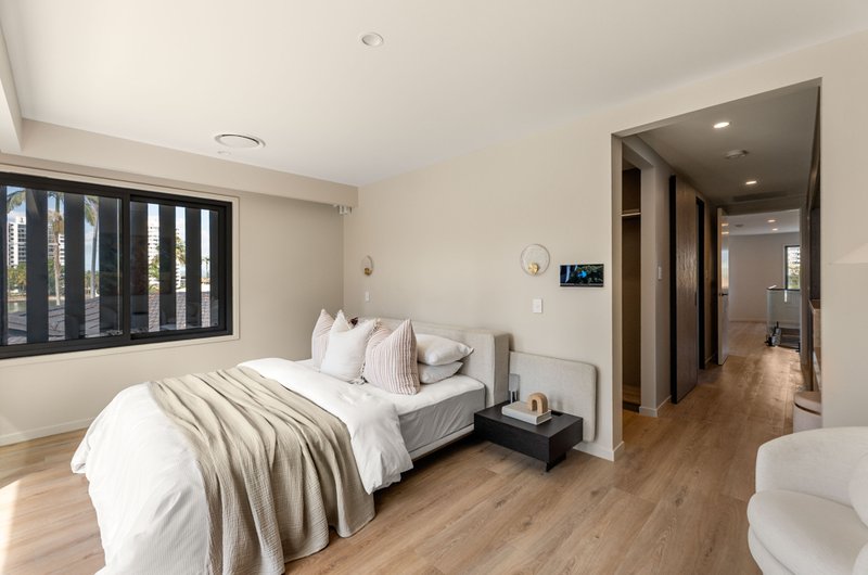 Photo - 2/23 Tarcoola Crescent, Surfers Paradise QLD 4217 - Image 17