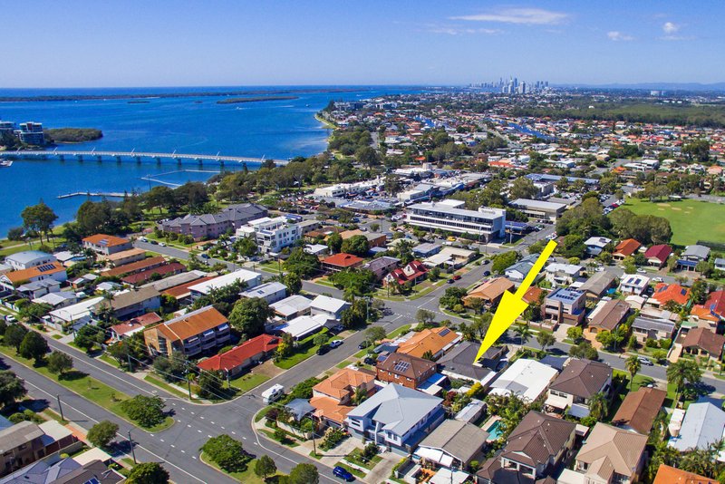 Photo - 2/23 Victor Avenue, Paradise Point QLD 4216 - Image 2