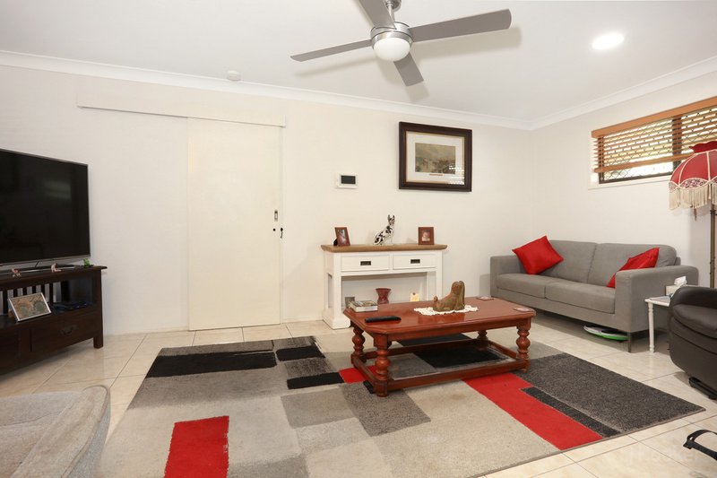 Photo - 2/23 Victor Avenue, Paradise Point QLD 4216 - Image 3