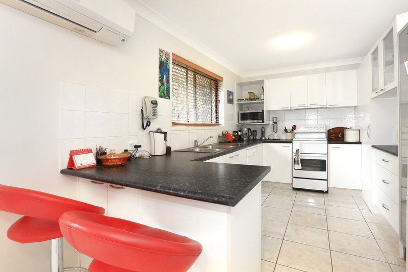 Photo - 2/23 Victor Avenue, Paradise Point QLD 4216 - Image 4