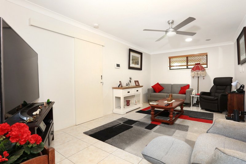 Photo - 2/23 Victor Avenue, Paradise Point QLD 4216 - Image 6