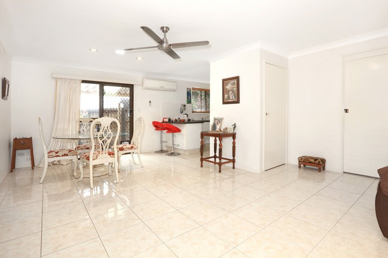 Photo - 2/23 Victor Avenue, Paradise Point QLD 4216 - Image 7