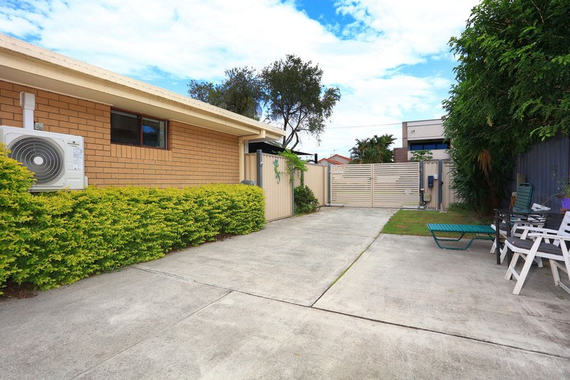 Photo - 2/23 Victor Avenue, Paradise Point QLD 4216 - Image 15