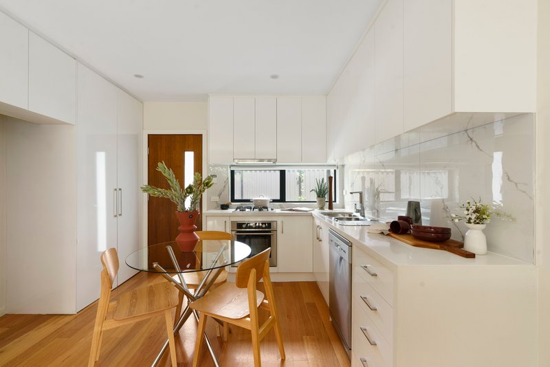 Photo - 2/23 Win-Malee Street, Hadfield VIC 3046 - Image 6