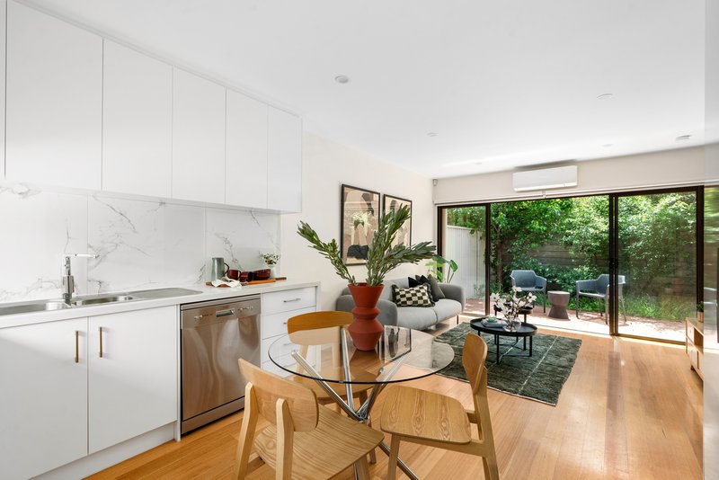 Photo - 2/23 Win-Malee Street, Hadfield VIC 3046 - Image 7