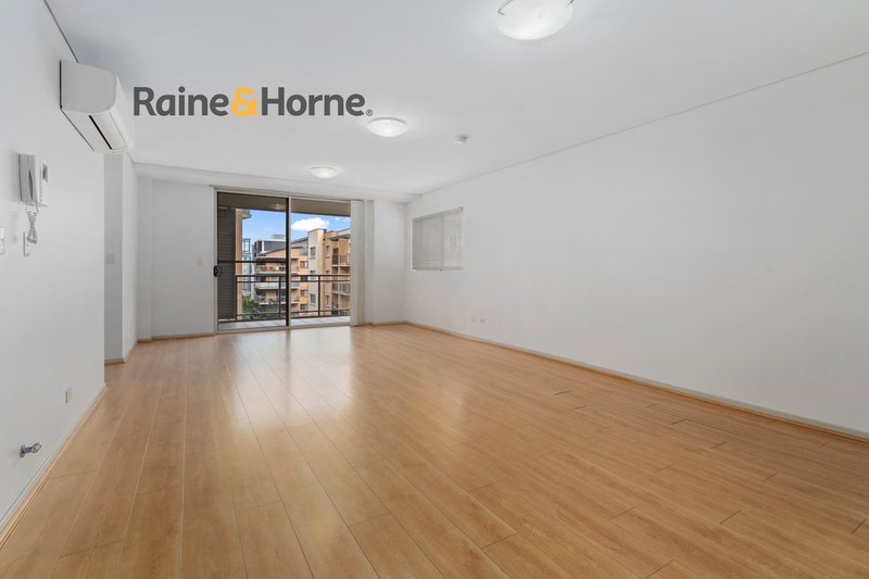 Photo - 22/33-39 Lachlan Street, Warwick Farm NSW 2170 - Image 1