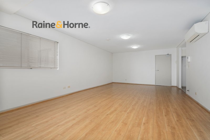 Photo - 22/33-39 Lachlan Street, Warwick Farm NSW 2170 - Image 3