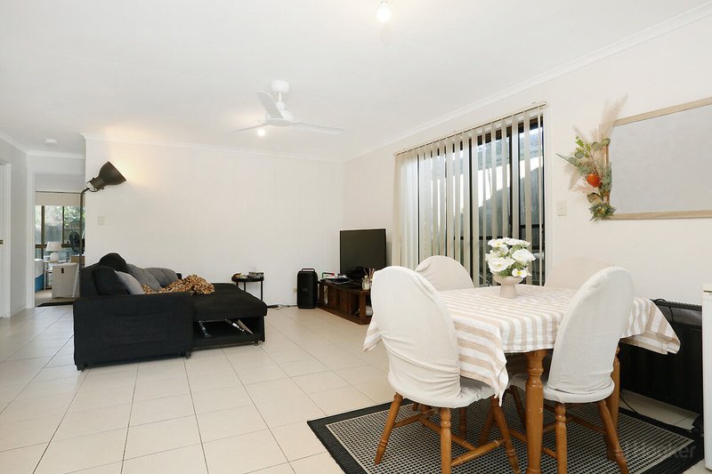 Photo - 2/233 Central Street, Labrador QLD 4215 - Image 4