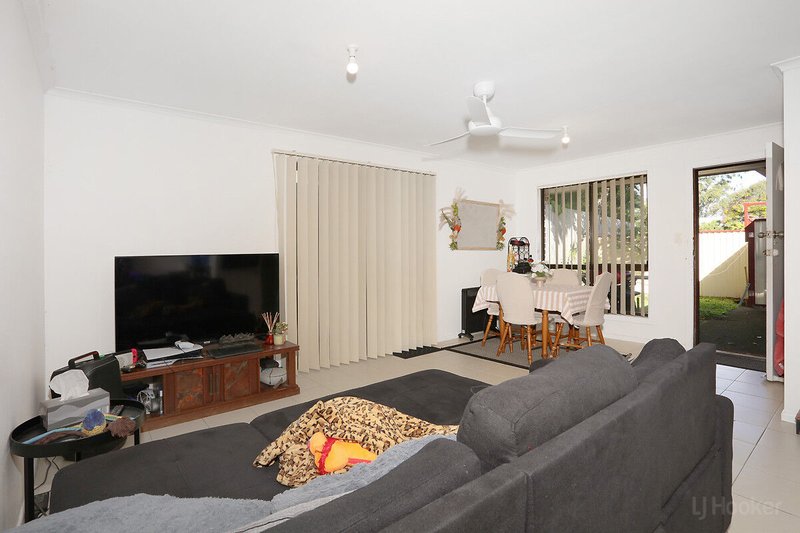Photo - 2/233 Central Street, Labrador QLD 4215 - Image 5