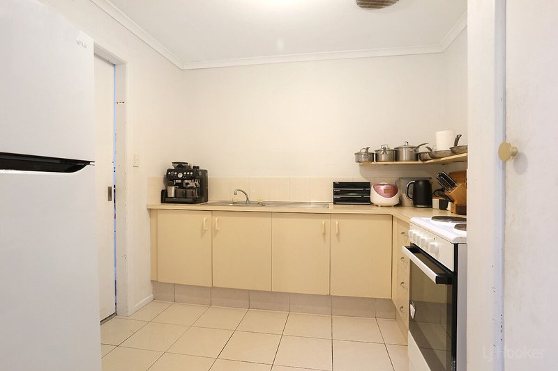 Photo - 2/233 Central Street, Labrador QLD 4215 - Image 7