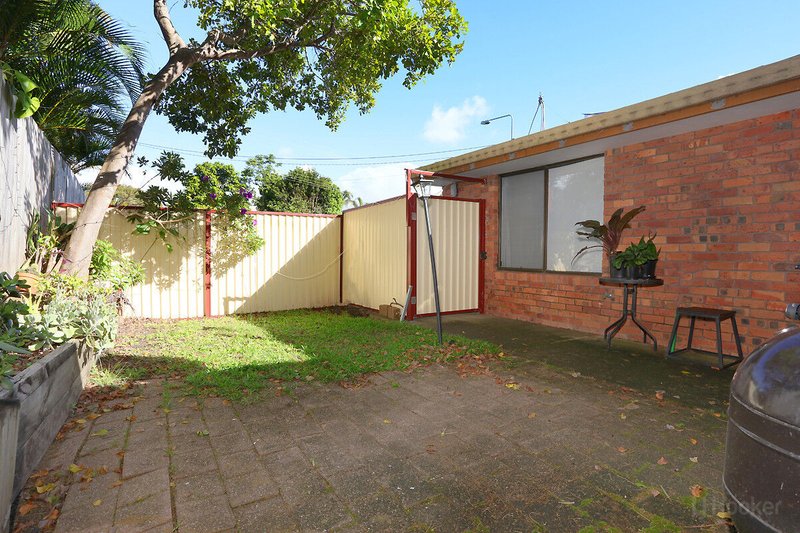 Photo - 2/233 Central Street, Labrador QLD 4215 - Image 17