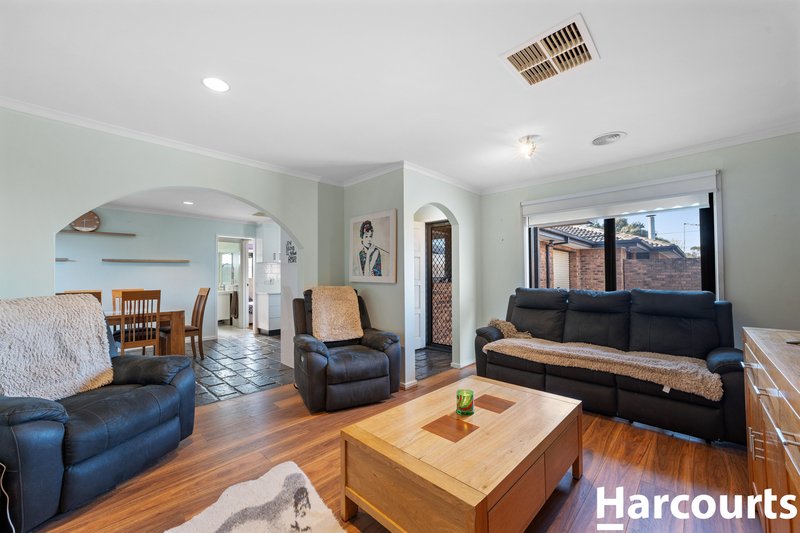Photo - 2/233 Greaves Street North, Werribee VIC 3030 - Image 2