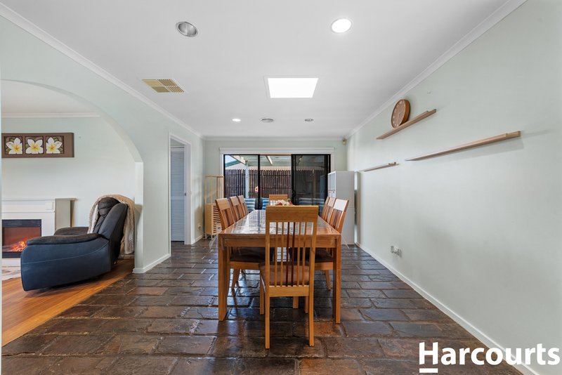 Photo - 2/233 Greaves Street North, Werribee VIC 3030 - Image 5