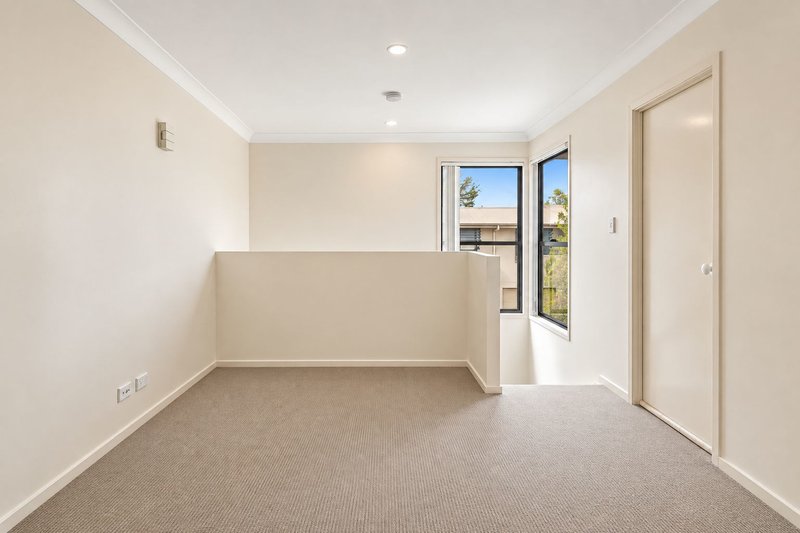Photo - 22/337 Spring Street, Kearneys Spring QLD 4350 - Image 10
