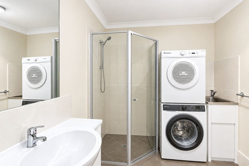 Photo - 22/337 Spring Street, Kearneys Spring QLD 4350 - Image 12