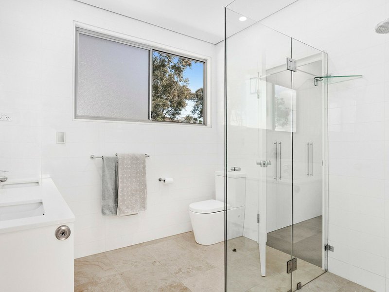 Photo - 2/237-239 Burraneer Bay Road, Caringbah South NSW 2229 - Image 4