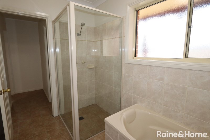 Photo - 2/237A Browning Street, West Bathurst NSW 2795 - Image 3