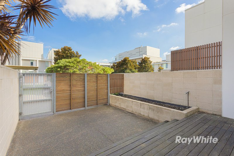 Photo - 223/9 Wharf Street, Docklands VIC 3008 - Image 2