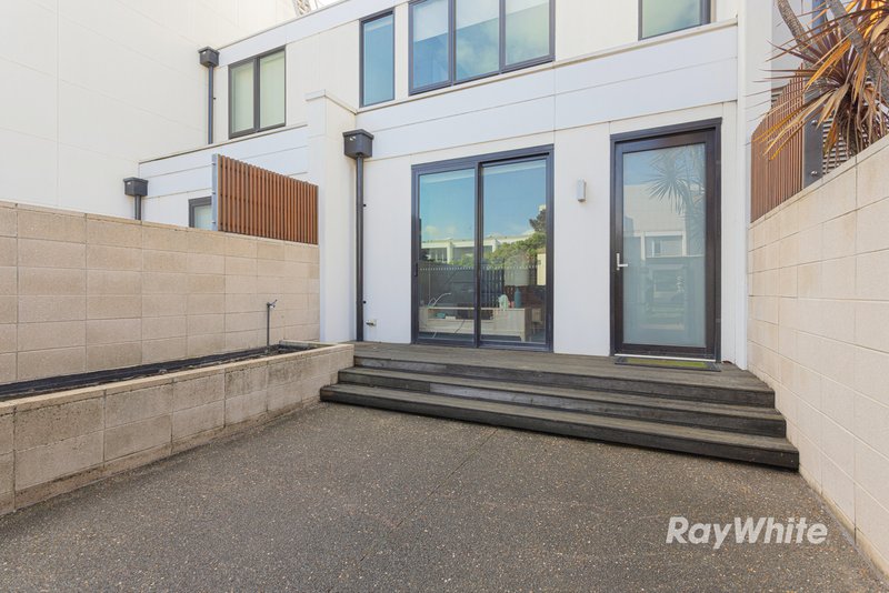 Photo - 223/9 Wharf Street, Docklands VIC 3008 - Image 9