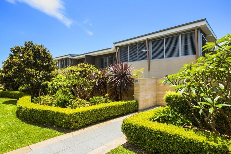 Photo - 2/24-26 Golf Avenue, Mona Vale NSW 2103 - Image 2