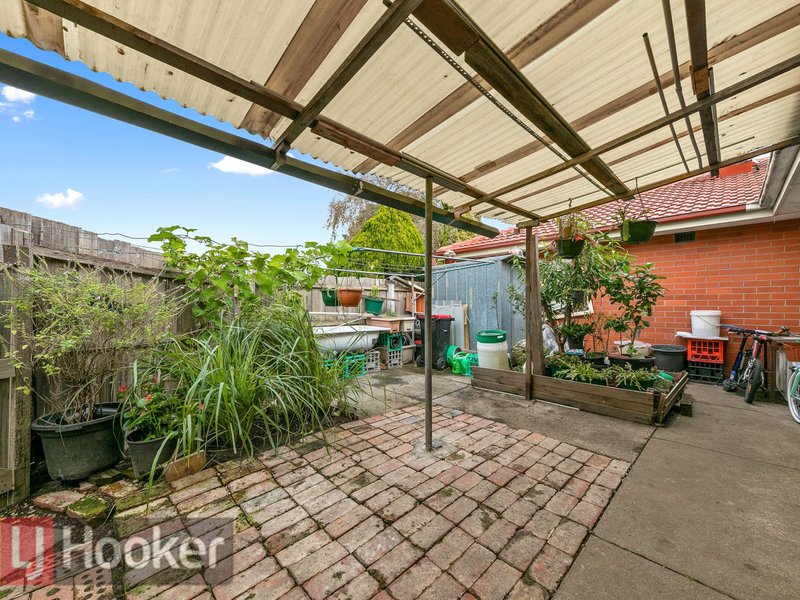 Photo - 2/24-28 Yarraman Rd , Noble Park VIC 3174 - Image 5