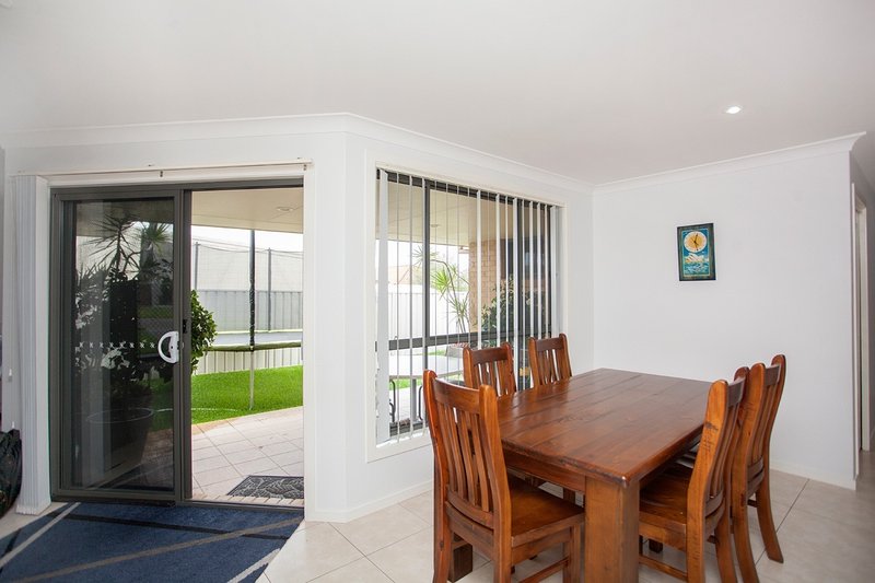 Photo - 2/24 Albatross Way, Old Bar NSW 2430 - Image 6