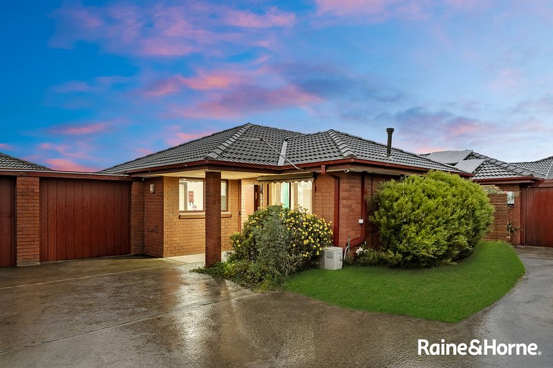 Photo - 2/24 Alexander Street, Cranbourne VIC 3977 - Image 1