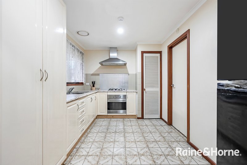 Photo - 2/24 Alexander Street, Cranbourne VIC 3977 - Image 2