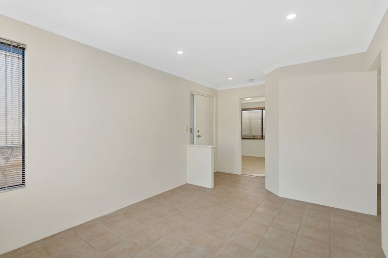 Photo - 2/24 Bonito Place, Yangebup WA 6164 - Image 4